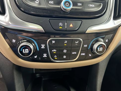 Used 2022 Chevrolet Equinox Premier AWD/4WD image 12