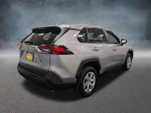 Used 2024 Toyota RAV4 LE AWD/4WD image 4