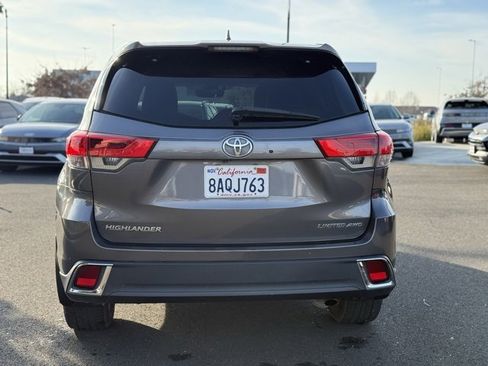 Used 2018 Toyota Highlander Limited Platinum image 5