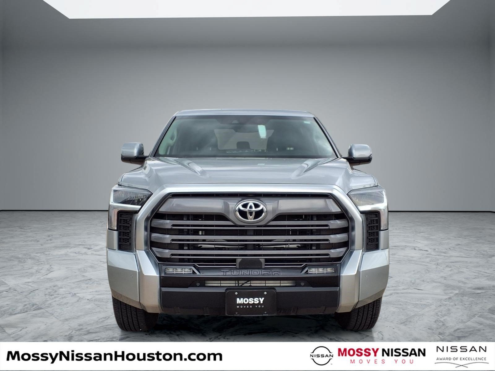 Used 2024 Toyota Tundra Limited w/ Power Package AWD/4WD image 3