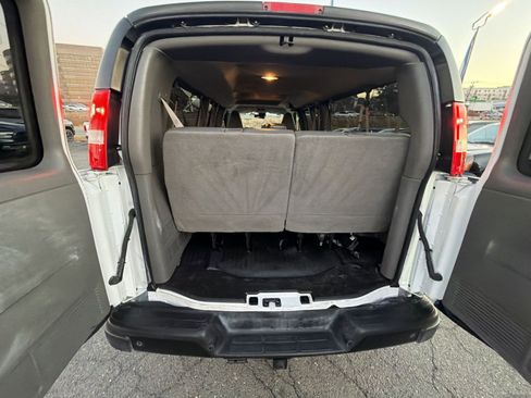 Used 2024 Chevrolet Express 3500 LS image 25