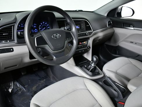 Used 2017 Hyundai Elantra SE image 18