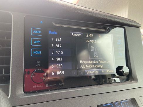 Used 2017 Toyota Sienna XLE w/ XLE Navigation Package FWD image 14