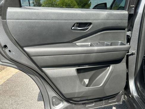Certified 2025 Nissan Pathfinder SV FWD image 24