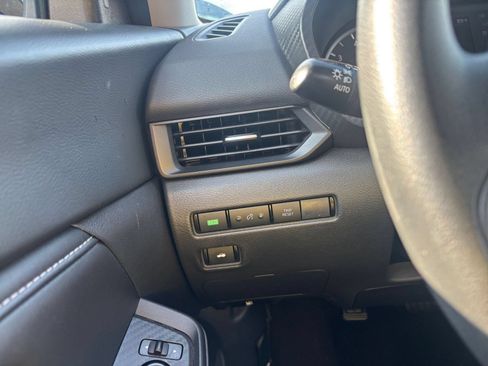 Used 2025 Nissan Sentra S FWD image 31
