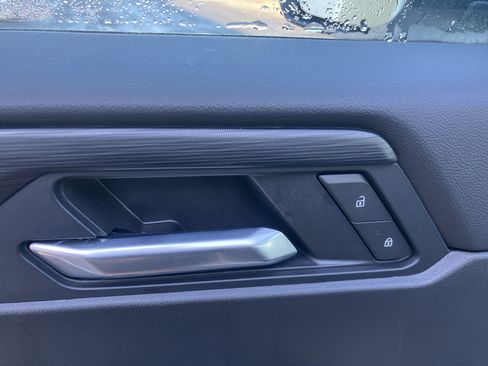 Used 2025 GMC Acadia Elevation image 19