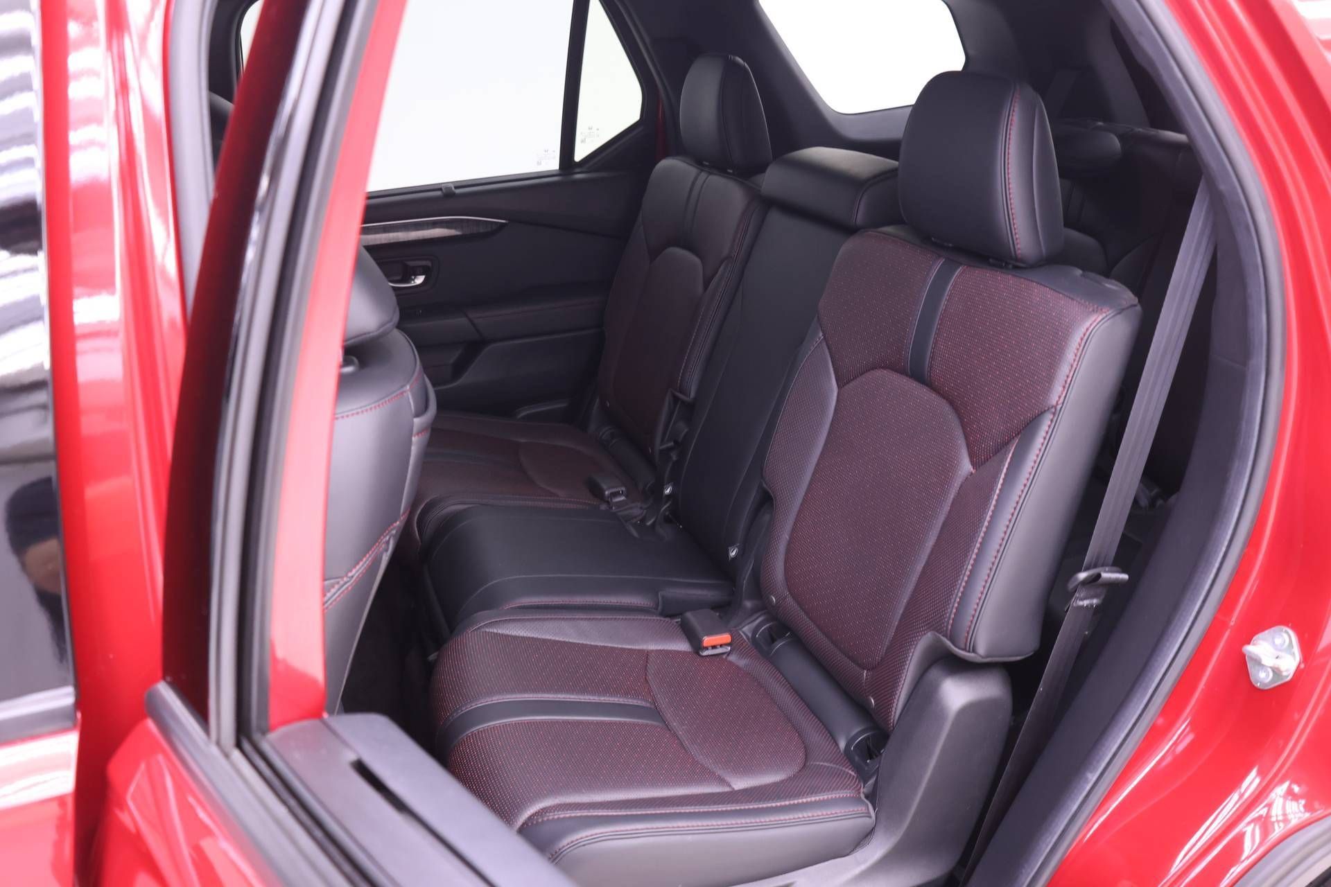 Certified 2025 Honda Pilot Black Edition image 10