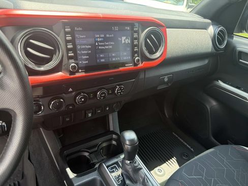 Used 2020 Toyota Tacoma TRD Off-Road AWD/4WD image 29