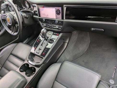 Used 2022 Porsche Macan S image 36