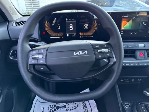 Used 2025 Kia K4 FWD image 14