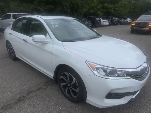 Used 2017 Honda Accord EX image 21
