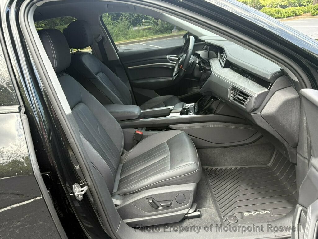 Used 2022 Audi e-tron Premium w/ Convenience Plus Package AWD/4WD image 28