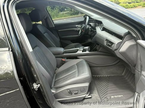 Used 2022 Audi e-tron Premium w/ Convenience Plus Package AWD/4WD image 28