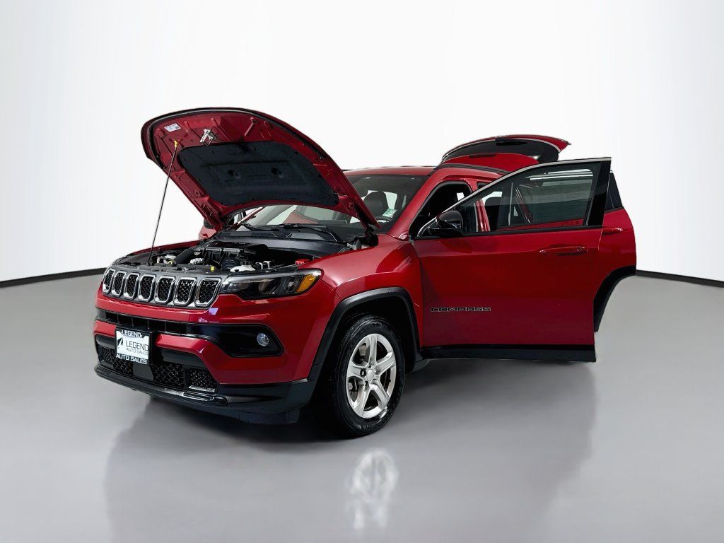 Used 2024 Jeep Compass Latitude AWD/4WD image 15