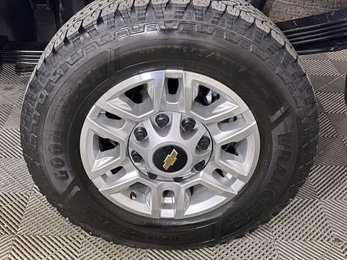 Used 2025 Chevrolet Silverado 2500 LT w/ Convenience Package image 61