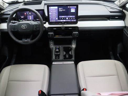 Used 2026 Toyota RAV4 Limited AWD/4WD image 32