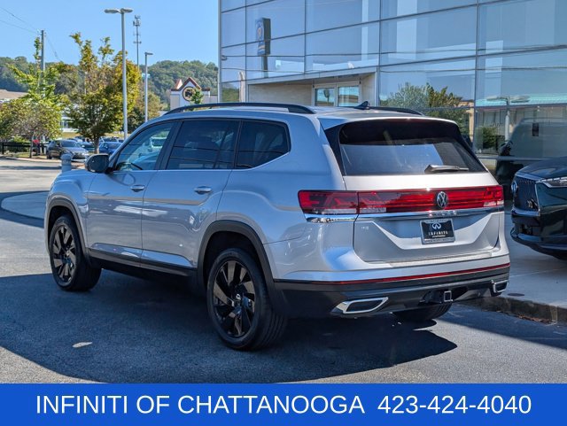 Used 2024 Volkswagen Atlas SE w/ Black Wheel Package FWD image 3