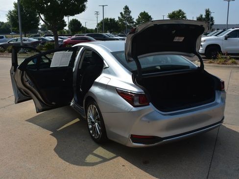 Used 2023 Lexus ES 300h Ultra Luxury w/ Accessory Package (Z2) FWD image 16