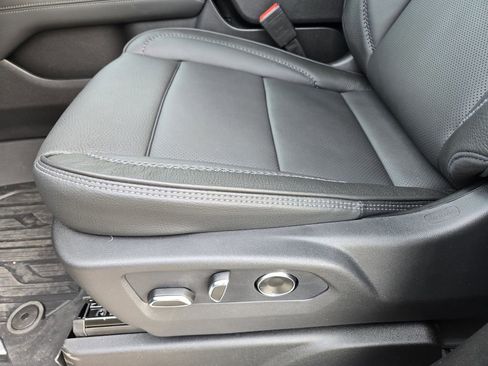 New 2026 GMC Yukon Denali w/ Denali Reserve Package image 16