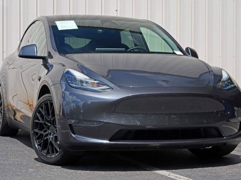 Used 2022 Tesla Model Y Long Range AWD/4WD image 2