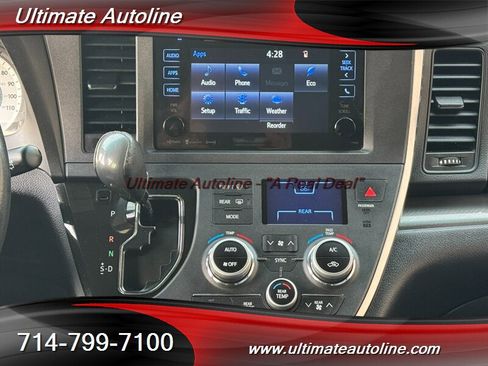 Used 2017 Toyota Sienna SE Premium image 20
