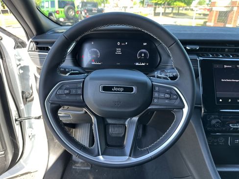 New 2025 Jeep Grand Cherokee L Laredo image 26