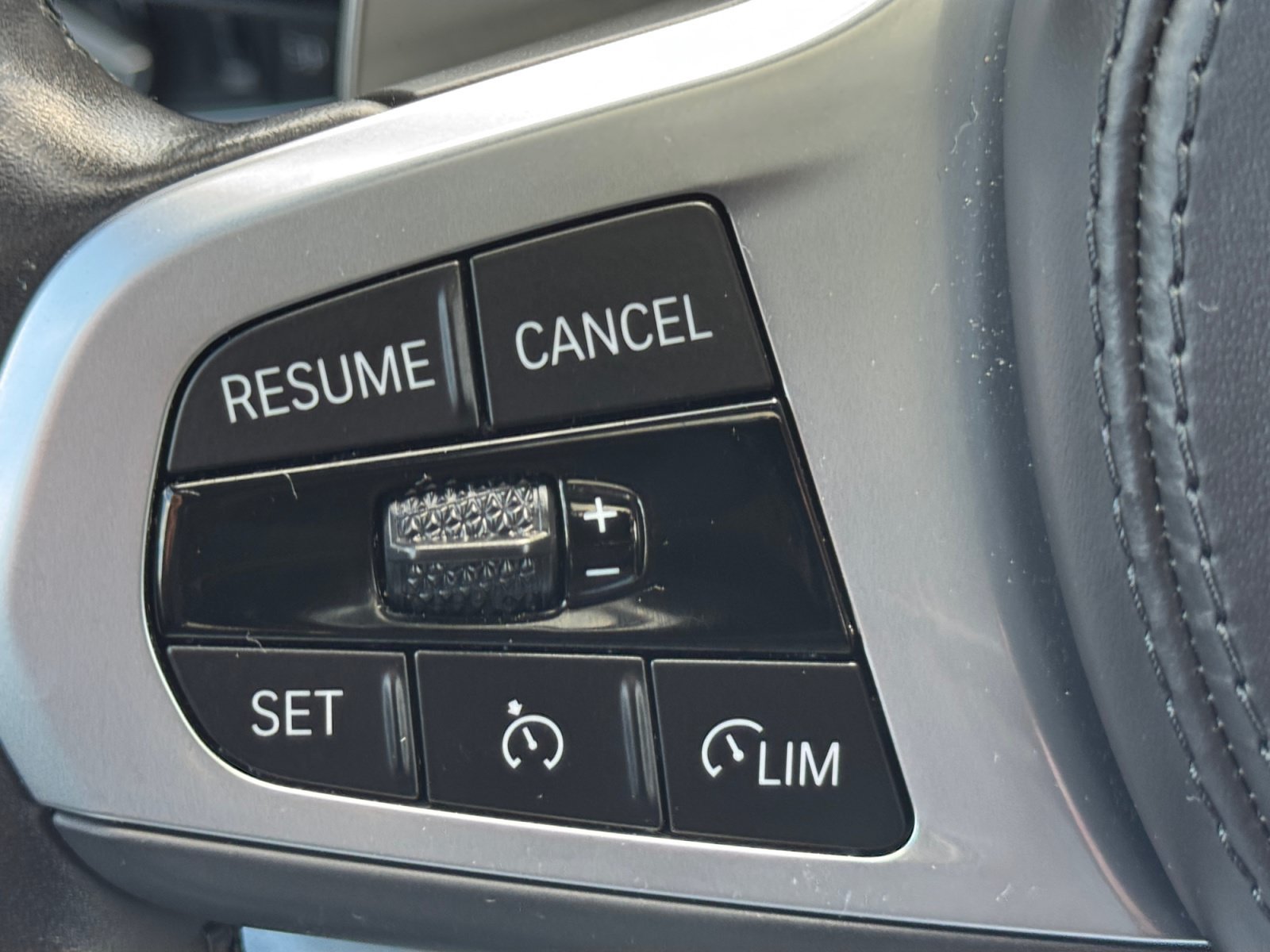 Used 2023 BMW X4 xDrive30i AWD/4WD image 22
