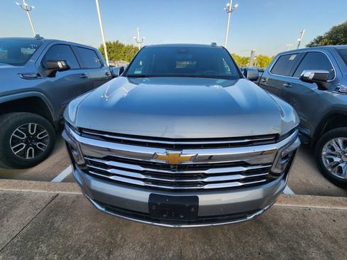 Used 2025 Chevrolet Tahoe LT AWD/4WD image 2
