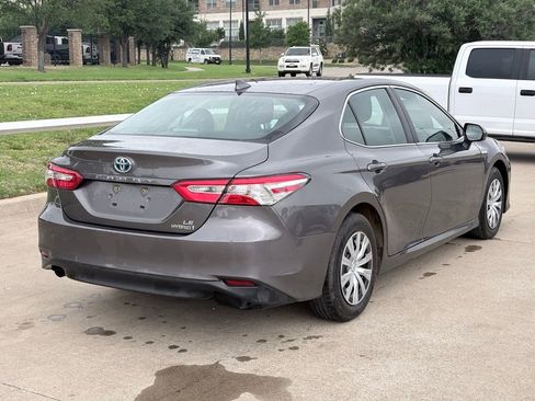 Used 2019 Toyota Camry LE FWD image 4