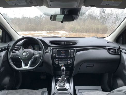 Used 2022 Nissan Rogue Sport SV w/ Technology Package image 13