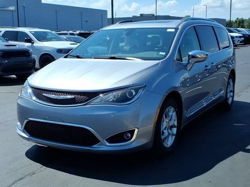 Used 2019 Chrysler Pacifica Limited FWD image 41