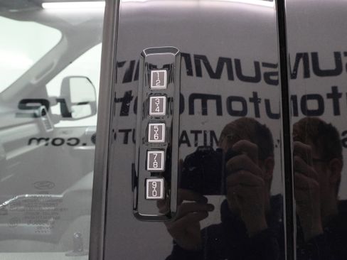 Used 2022 Ford F250 XLT w/ Black Appearance Package image 37