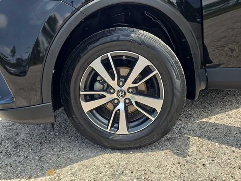 Used 2018 Toyota RAV4 XLE AWD/4WD image 29