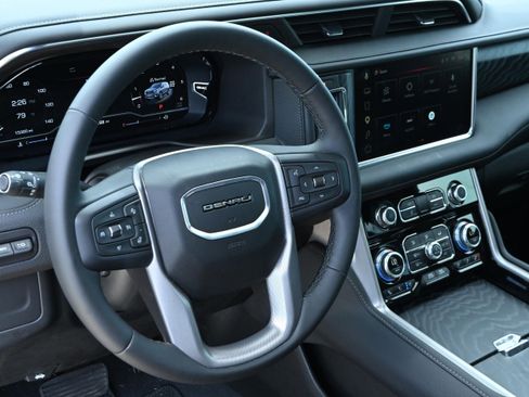 Used 2024 GMC Yukon XL Denali AWD/4WD image 12