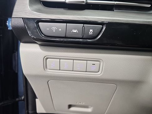 Used 2024 Kia Carnival EX FWD image 27