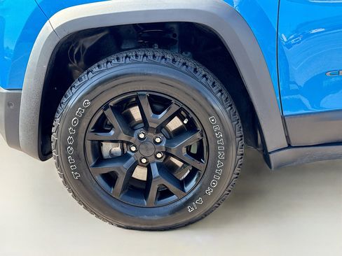 Used 2018 Jeep Cherokee Trailhawk w/ Quick Order Package 27L image 40