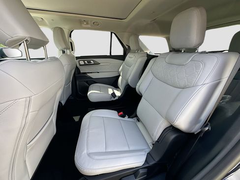 New 2026 Ford Explorer Platinum w/ LUX Leather Package AWD/4WD image 17