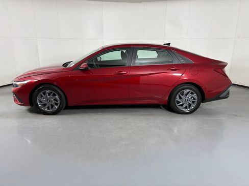 Used 2024 Hyundai Elantra SEL FWD image 5
