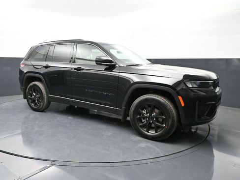 New 2026 Jeep Grand Cherokee Altitude AWD/4WD image 28