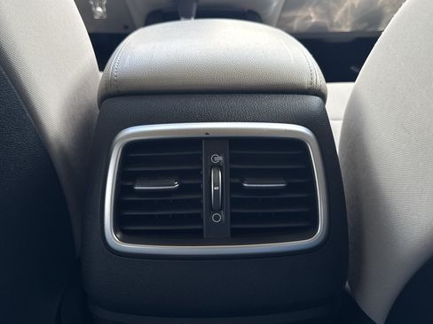Used 2019 Kia Sorento FWD image 16