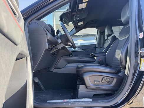 Used 2025 Ford Explorer ST-Line w/ ST-Line Street Pack image 12