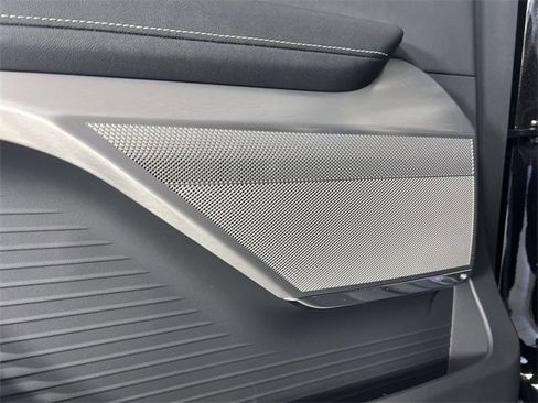 Used 2026 Cadillac Vistiq Luxury image 25