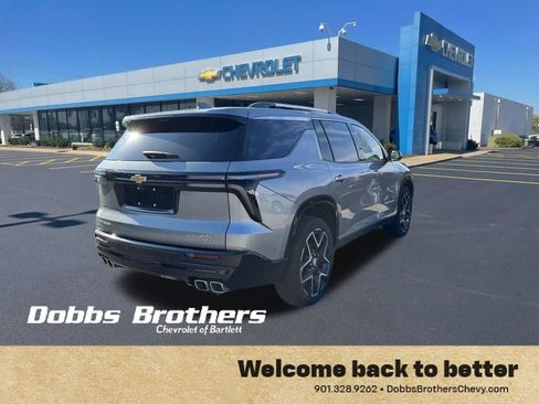 Used 2025 Chevrolet Traverse High Country FWD image 8