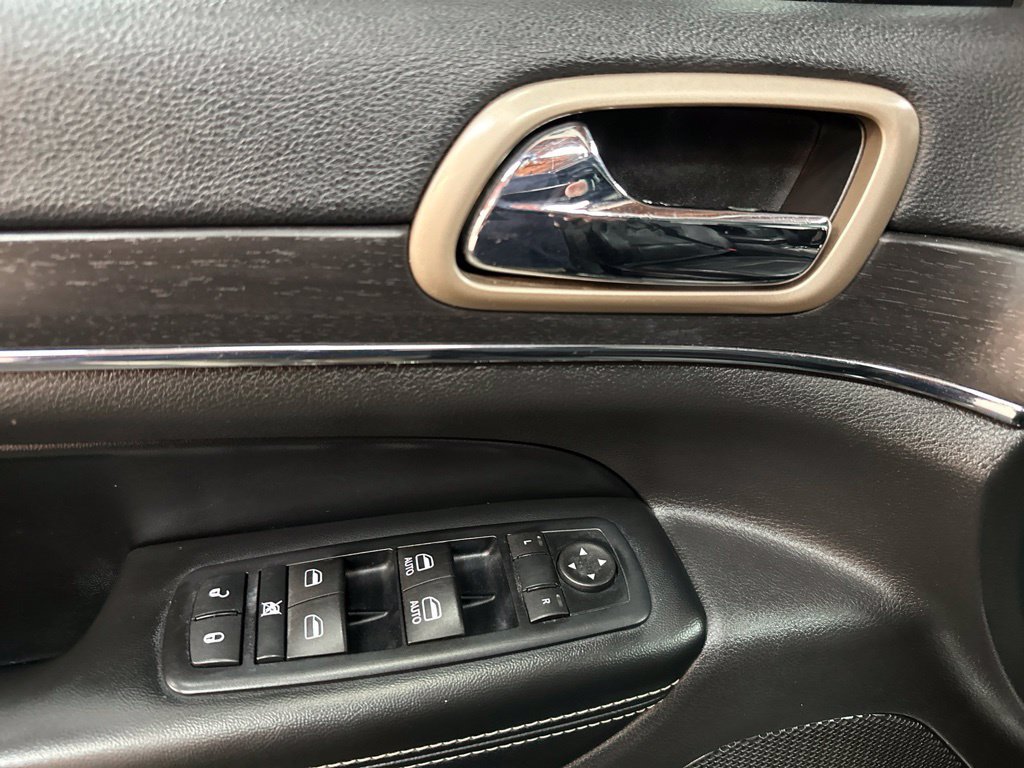 Used 2015 Jeep Grand Cherokee Limited AWD/4WD image 18