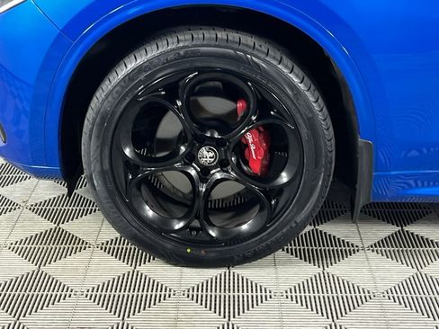 Used 2023 Alfa Romeo Stelvio Veloce image 13