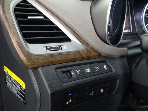 Used 2018 Hyundai Santa Fe Limited image 20