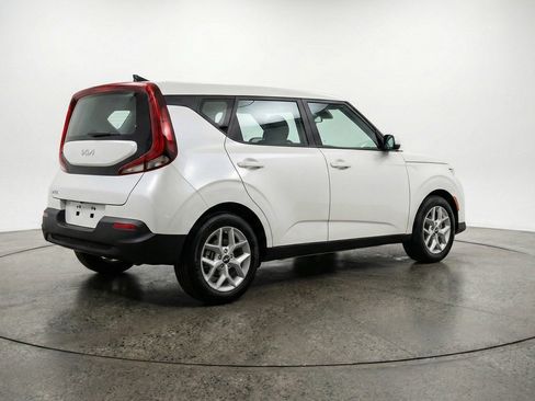 Used 2025 Kia Soul LX w/ LX Technology Package FWD image 9