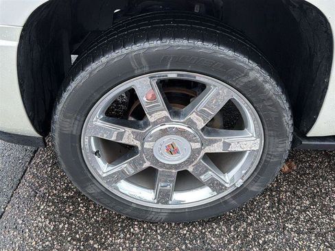 Used 2010 Cadillac Escalade ESV Premium RWD image 27