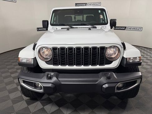 Used 2025 Jeep Gladiator Sport AWD/4WD image 9