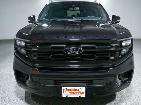 Used 2025 Ford Expedition Platinum w/ Stealth Appearance Package AWD/4WD image 4